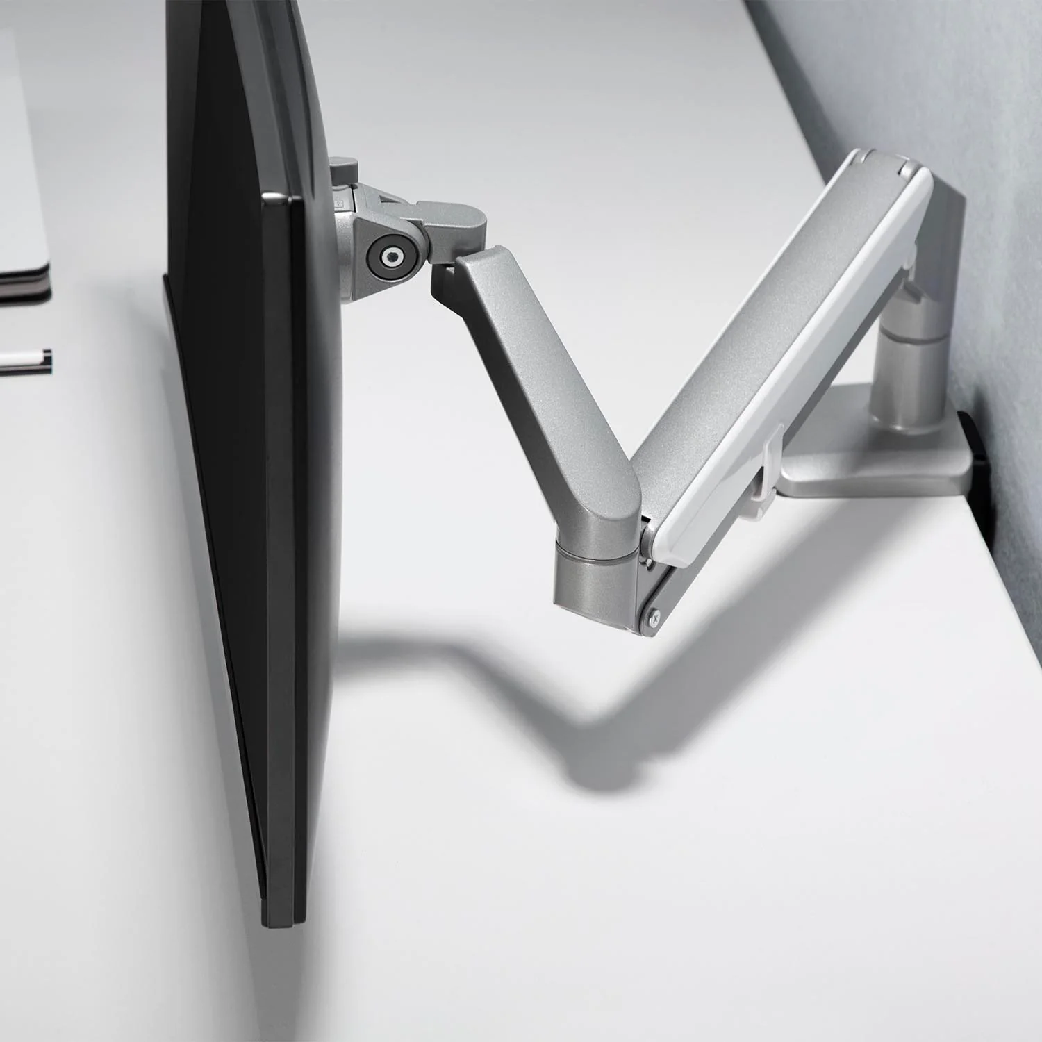 Soporte de monitor con muelle de gas Soporte de mesa Brazo de monitor Giratorio Inclinable Gira 13"-32" hasta 9kg VESA 75x75 100x100 (Gris) - Image 11