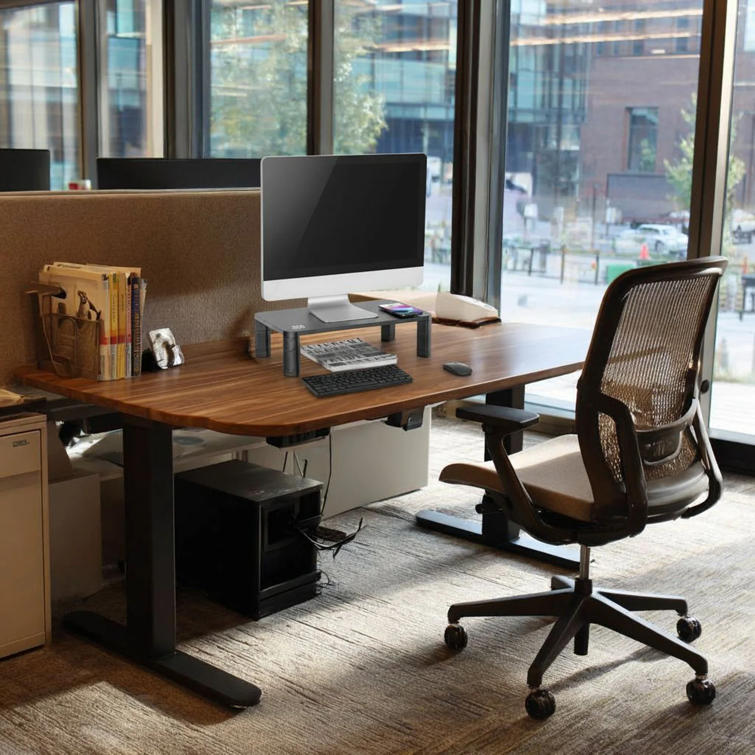 Soporte de pantalla ajustable en altura con soporte de monitor de carga inalámbrica Qi de 17"~32" hasta un máximo de 20 kg de carga por inducción - Image 15